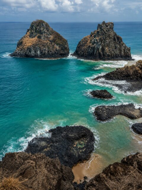 Fernando de Noronha dispensa apresentações: a ilha, que pertence ao estado de Pernambuco, é um convite à conexão com a natureza, numa viagem repleta de experiências inesquecíveis.
#VaiDeFlugi